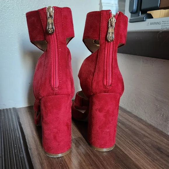 Cape Robbin Red Heels - Picture 3 of 4